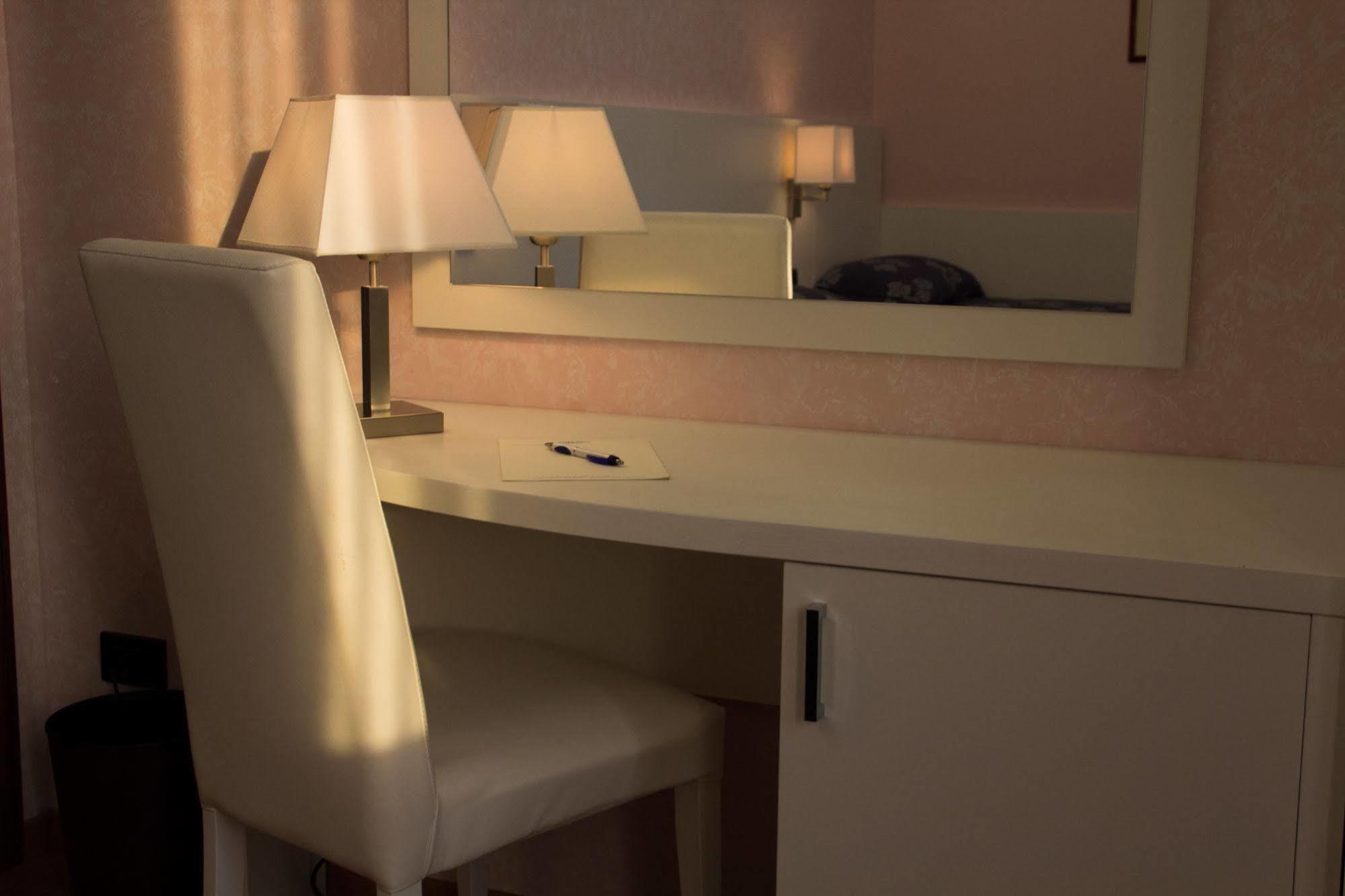 Hotel Pico มิรันโดลา ภายนอก รูปภาพ
