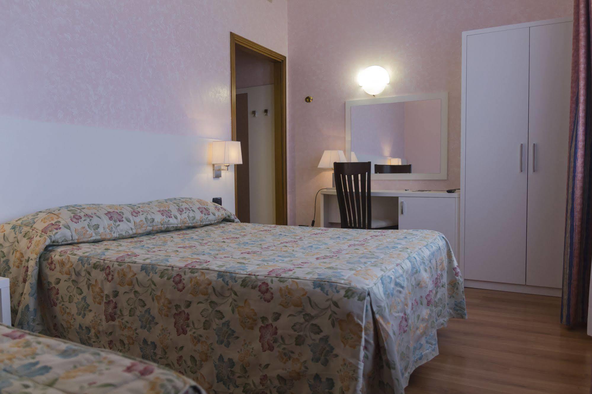 Hotel Pico มิรันโดลา ภายนอก รูปภาพ