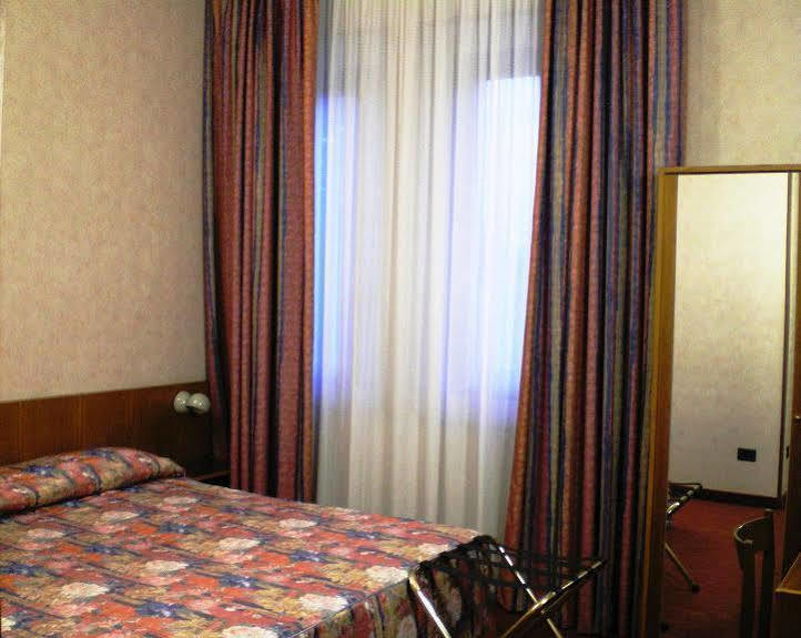 Hotel Pico มิรันโดลา ภายนอก รูปภาพ